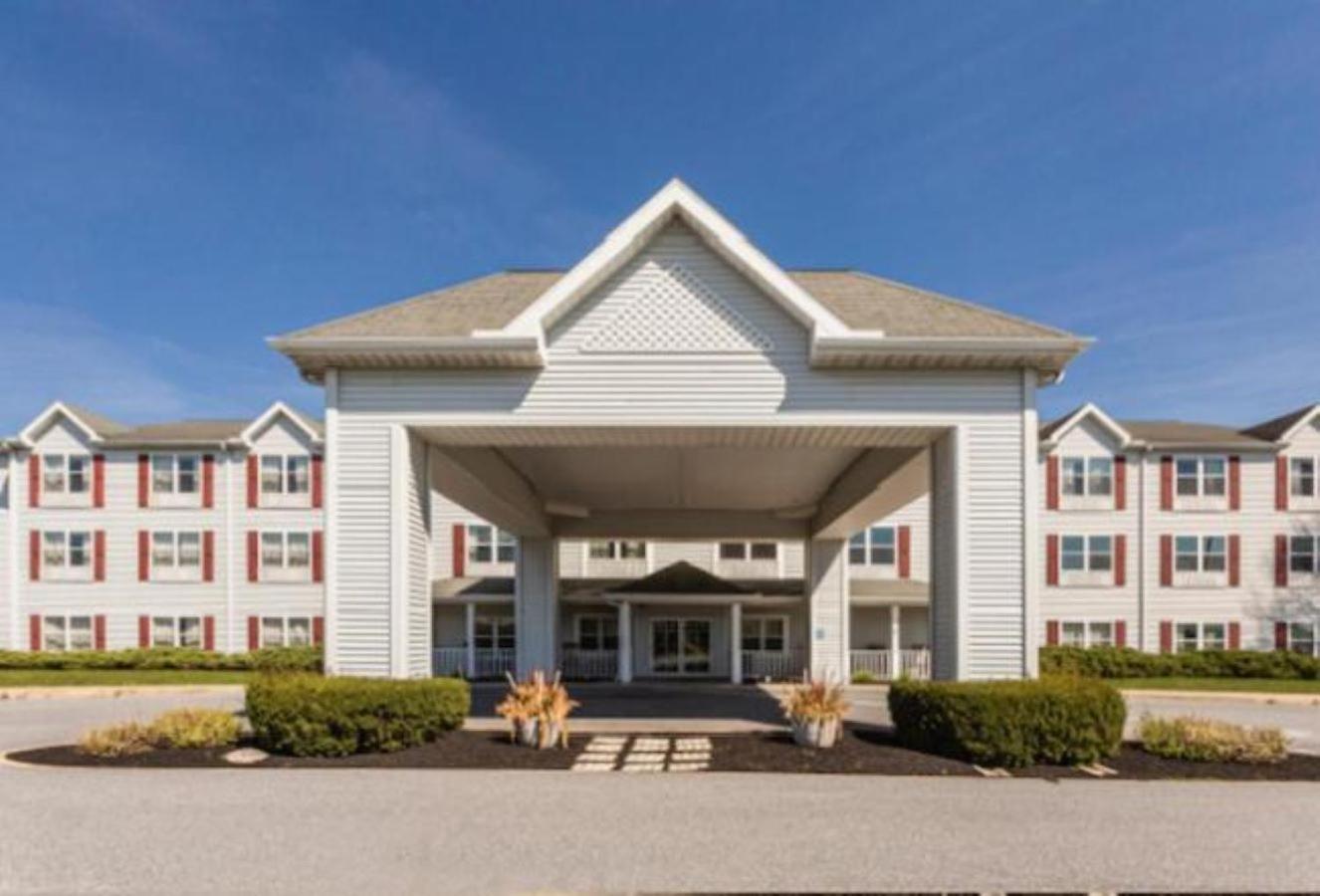 Lancaster Inn & Suites Manheim Esterno foto