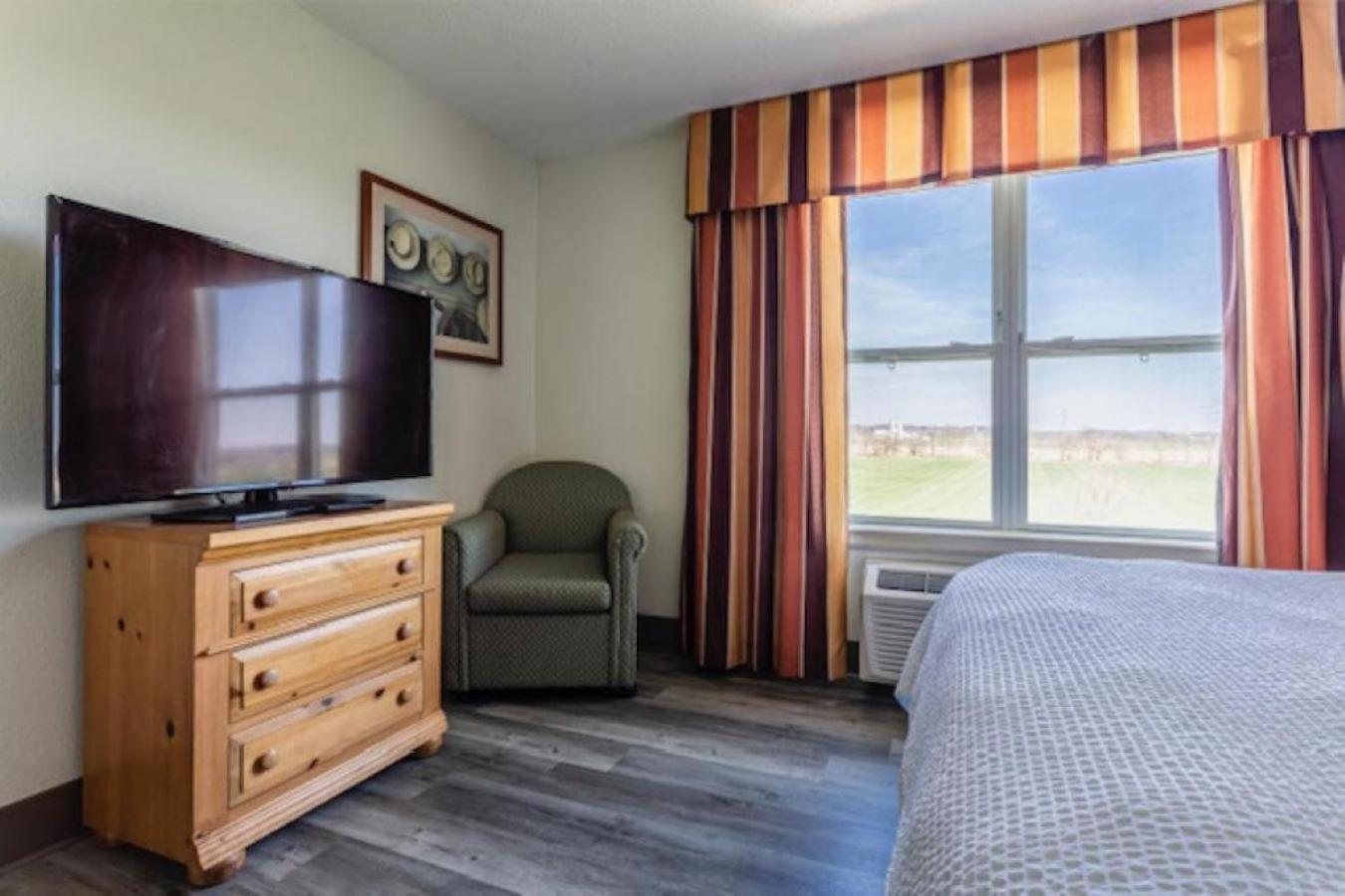 Lancaster Inn & Suites Manheim Esterno foto
