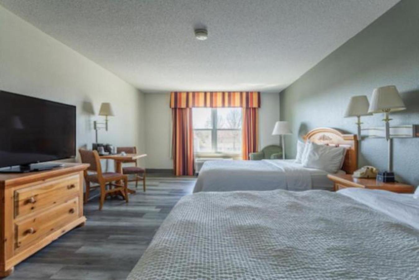 Lancaster Inn & Suites Manheim Esterno foto