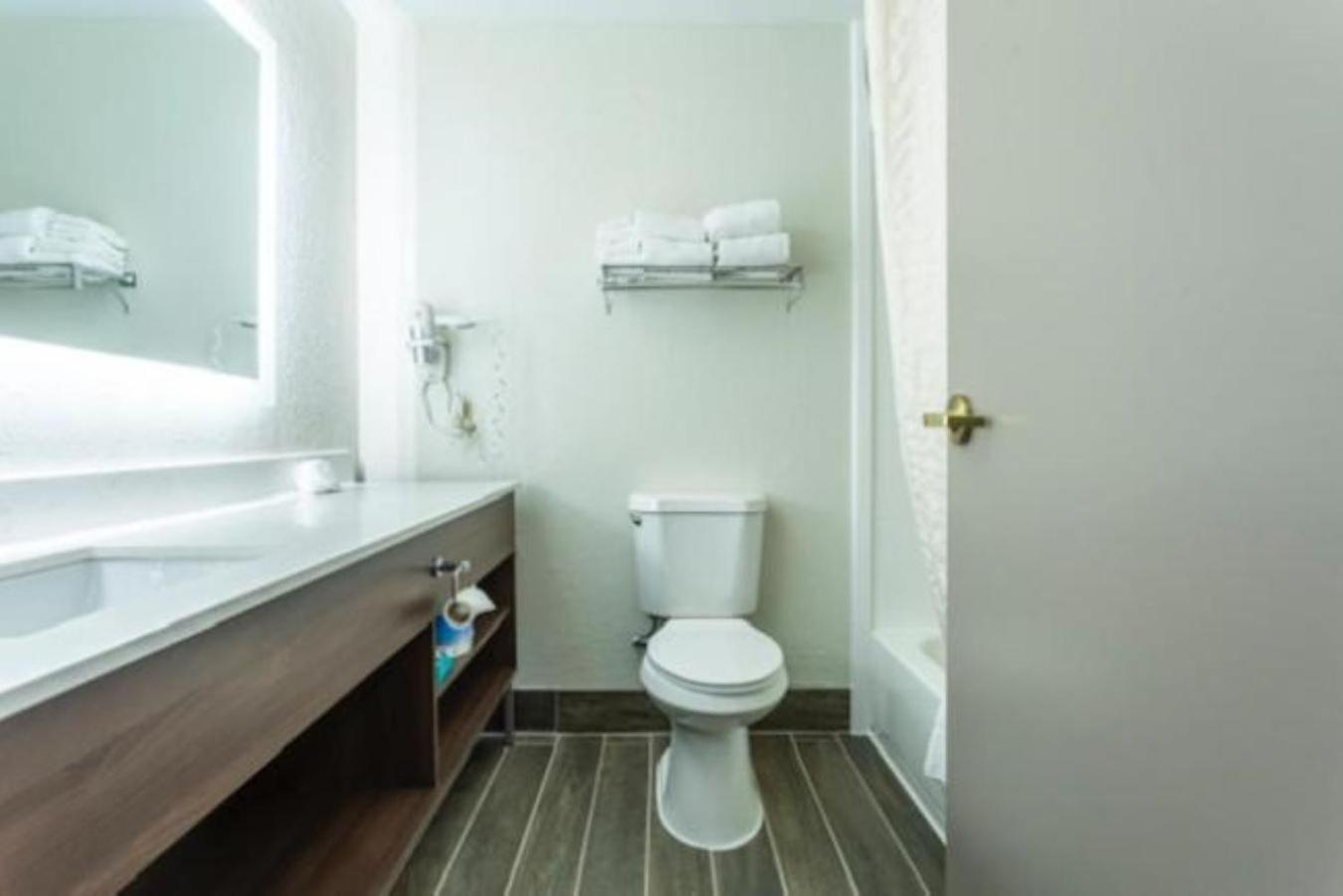 Lancaster Inn & Suites Manheim Esterno foto