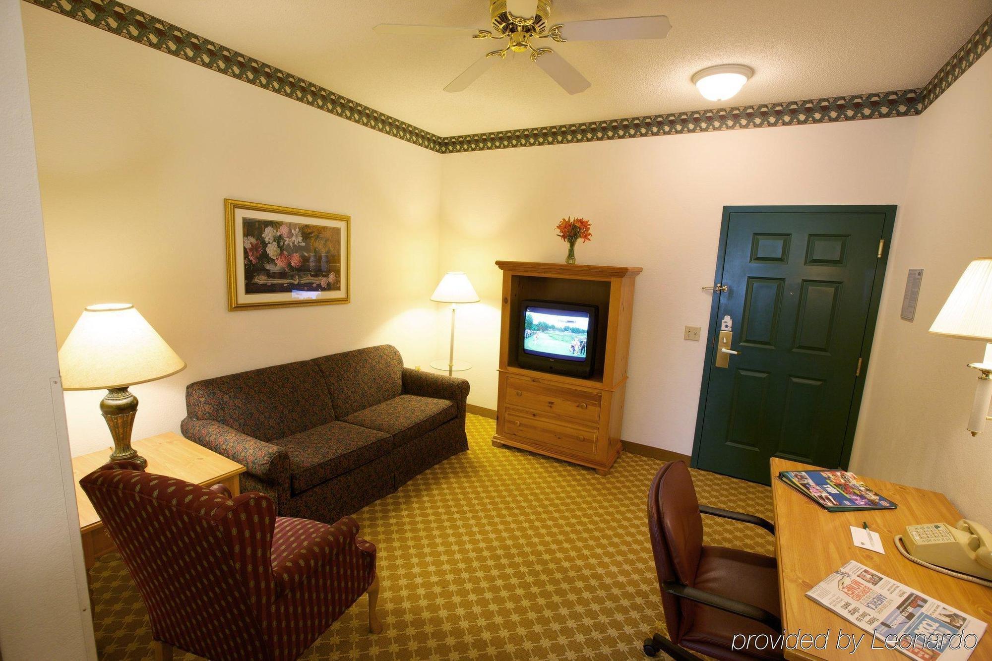 Lancaster Inn & Suites Manheim Esterno foto
