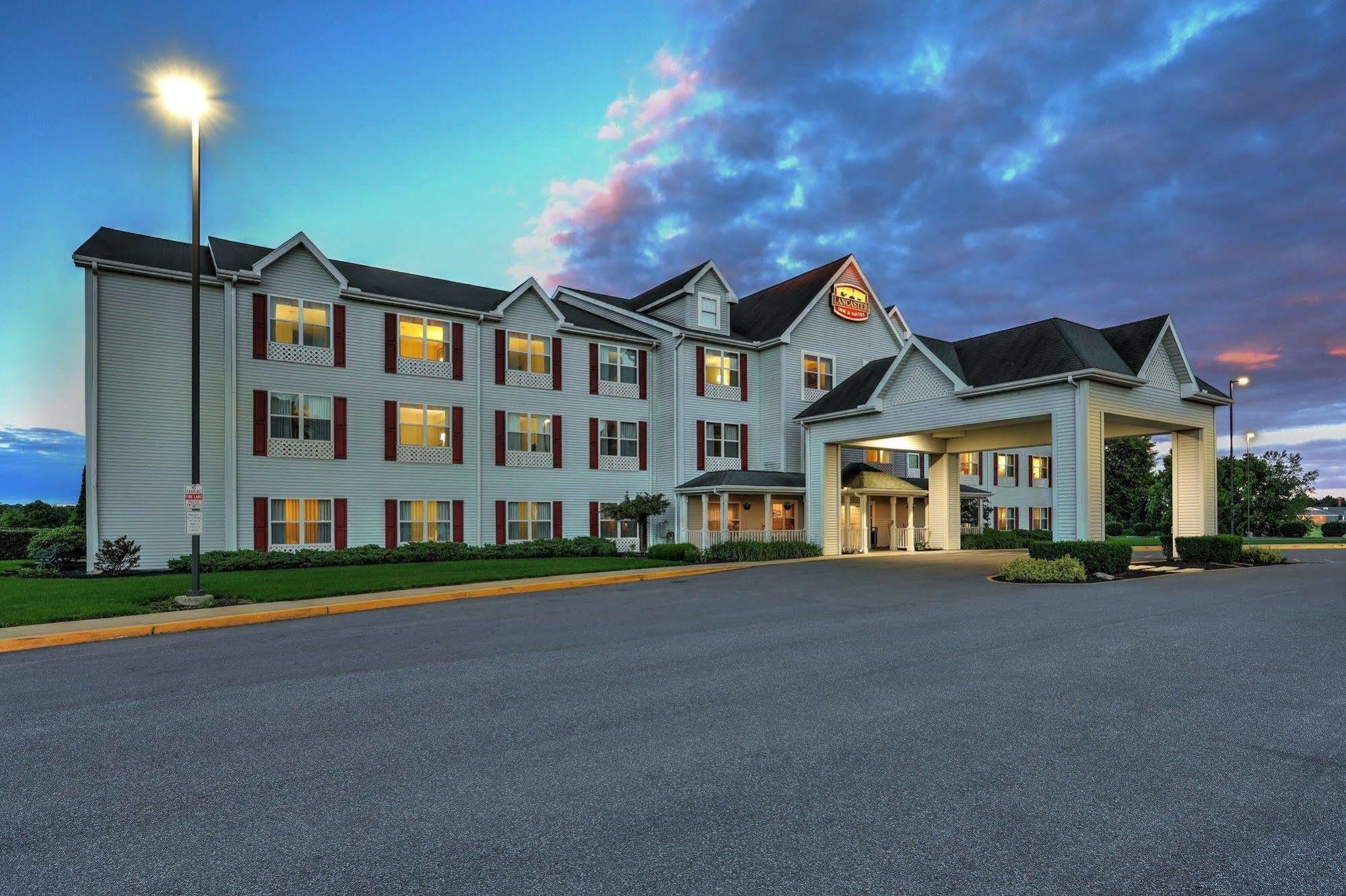 Lancaster Inn & Suites Manheim Esterno foto